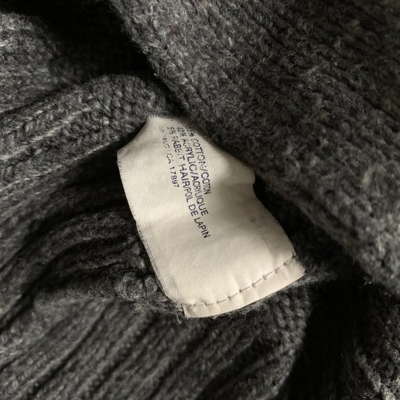 GAP grey turtleneck size M (brooch NOT SOLD) - Picture 8 of 9